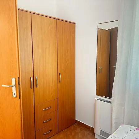 Park Plaza Apartment *